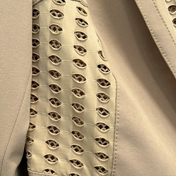 Alberto Makali Tan Blazer with Perferated Detail at Collar and Front sz.6 - Picture 2 of 12